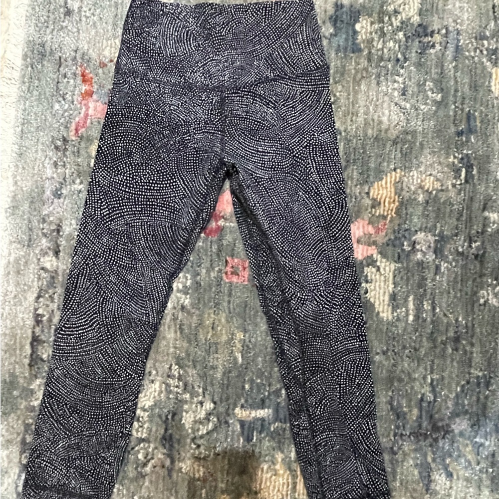 Lululemon Black and White Patterned Leggings. Capri length
